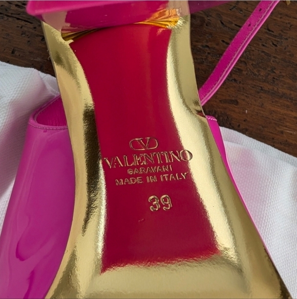 Valentino Garavani Patent Slingback Pumps in Hot Pink - Picture 7 of 11